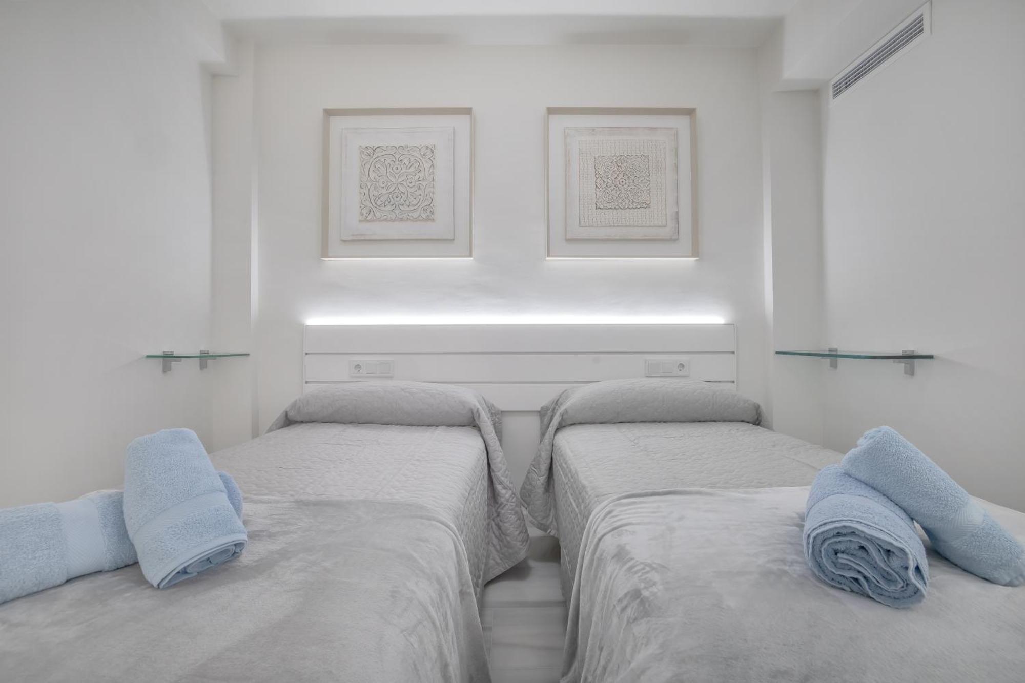 Apartamentos Haranas II & Parking コルドバ エクステリア 写真